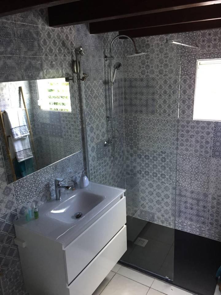 T2 Tropical En Bord De Piscine A 100M De La Mer Apartment Le Carbet Ngoại thất bức ảnh